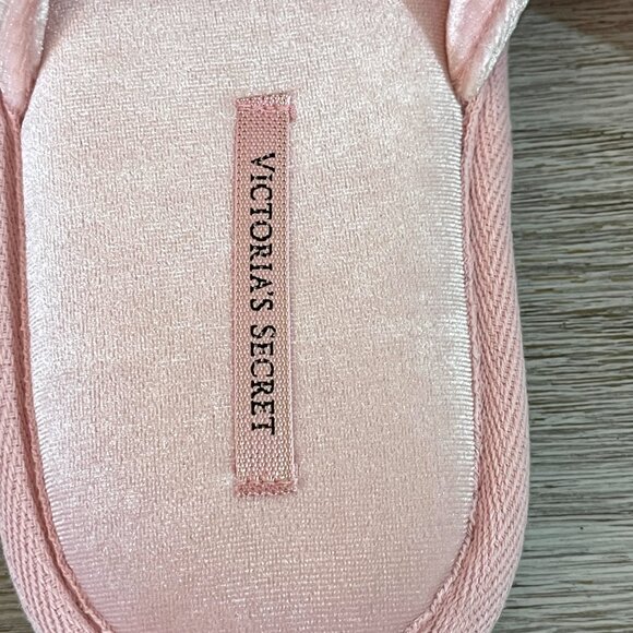 New Victoria's Secret Slippers Small 5 6 Pink Velour White Pom NWT - Picture 7 of 10